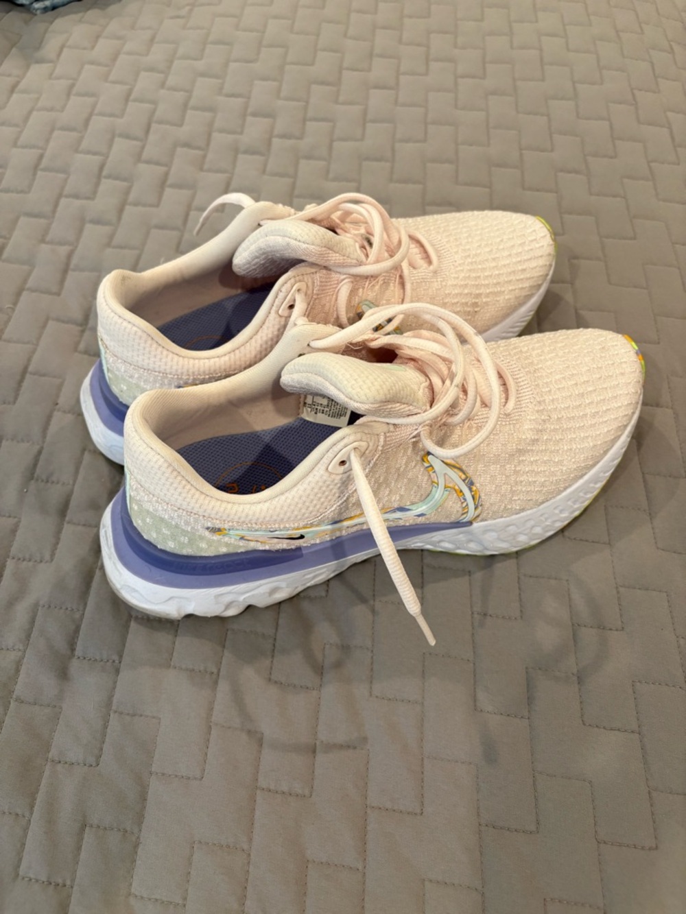 Nike Women's Flyknit light Pinkand lavender Running Shoes